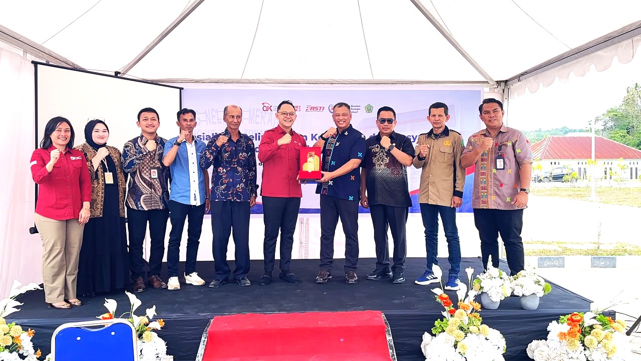 Sekda Konawe Buka Sosialisasi Pelindungan Konsumen OJK di Kampung Nelayan Merah Putih Sorue Jaya