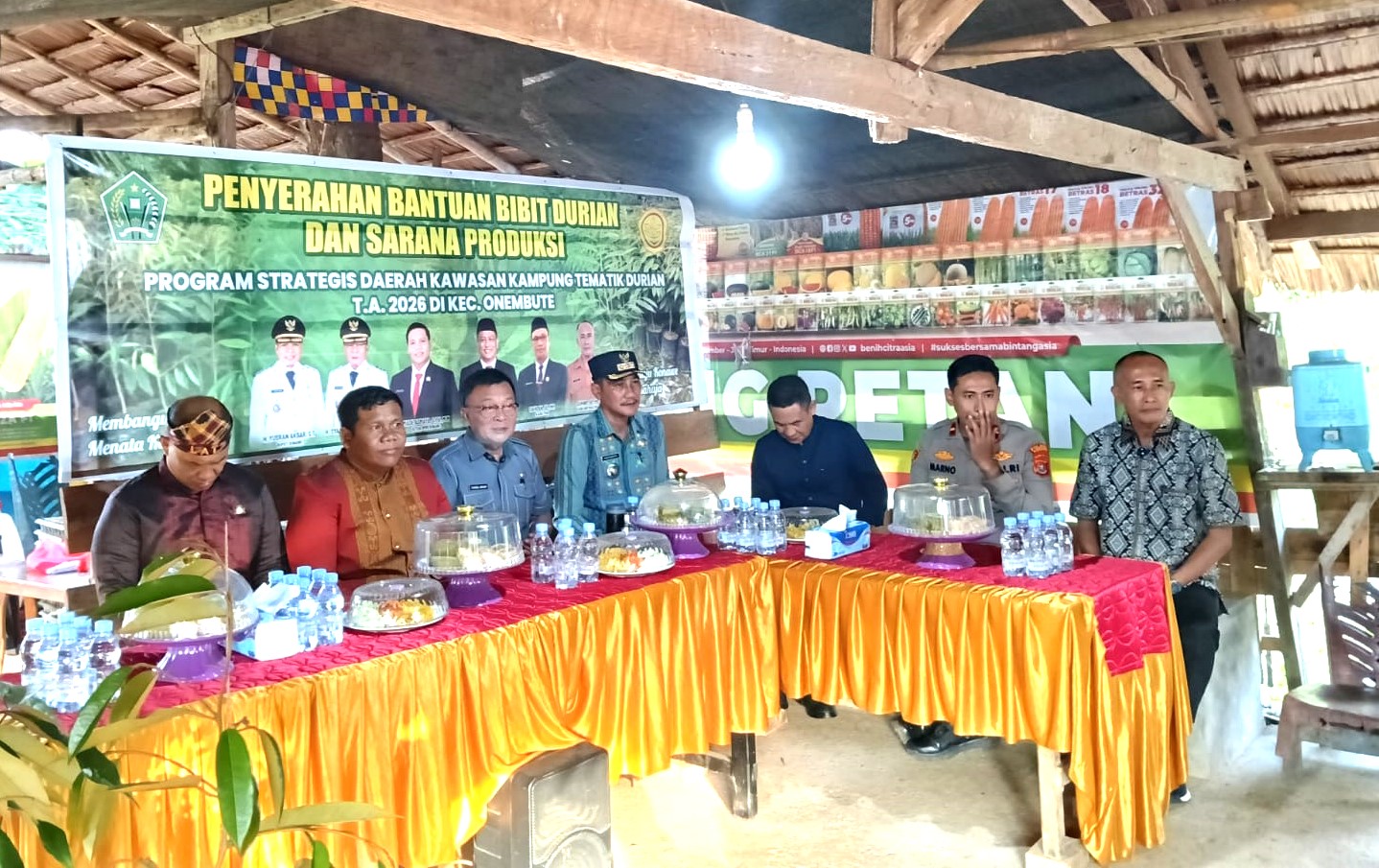 Dorong Produktivitas Pertanian, Bantuan Bibit Durian dan Sarana Produksi Diserahkan di Kecamatan Onembute