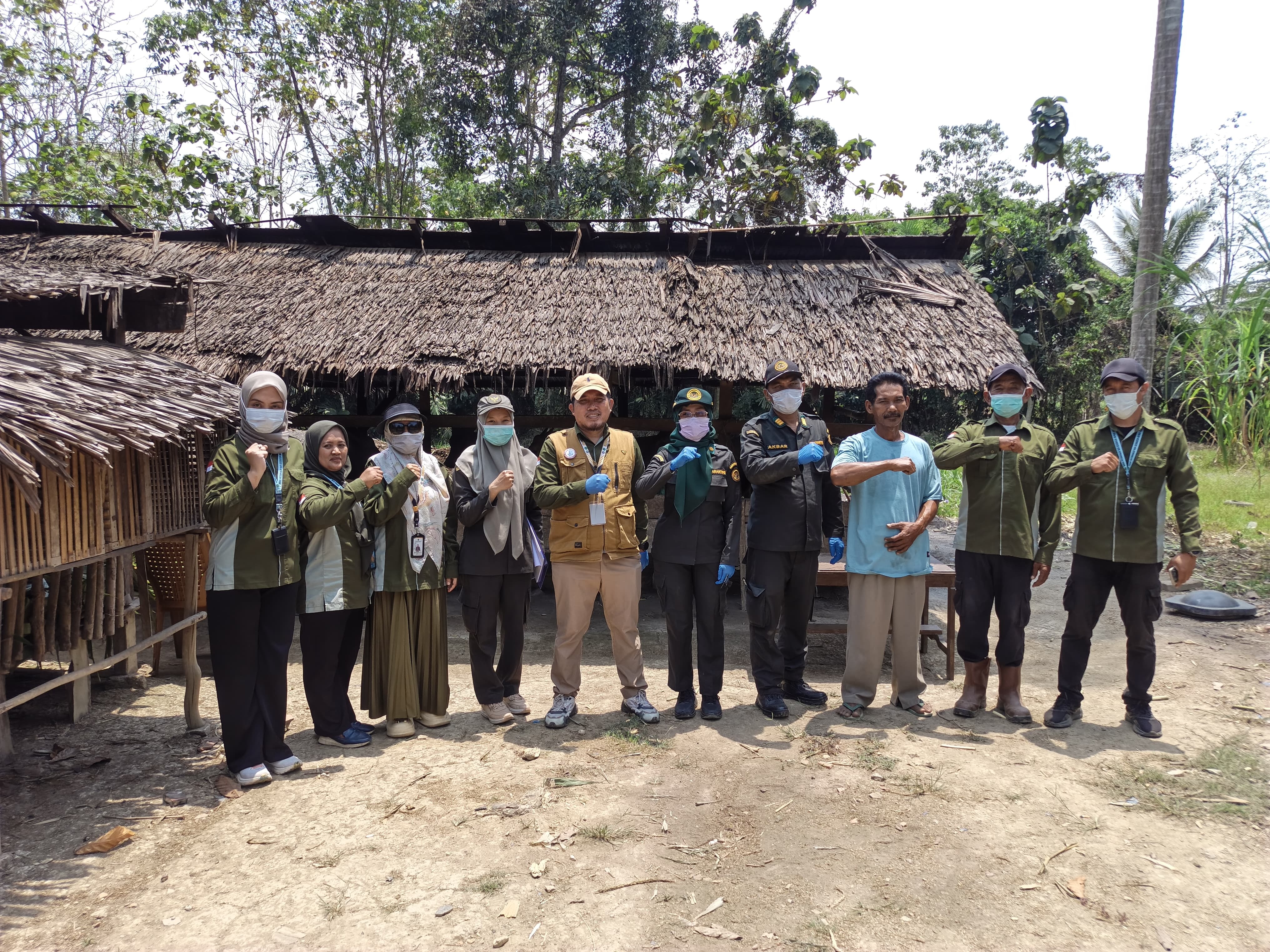 Dinas Peternakan dan Kesehatan Hewan Bersama Tim Karantina Sulawesi Tenggara Laksanakan Pengambilan Sampel Darah dan Penyuntikan Sapi